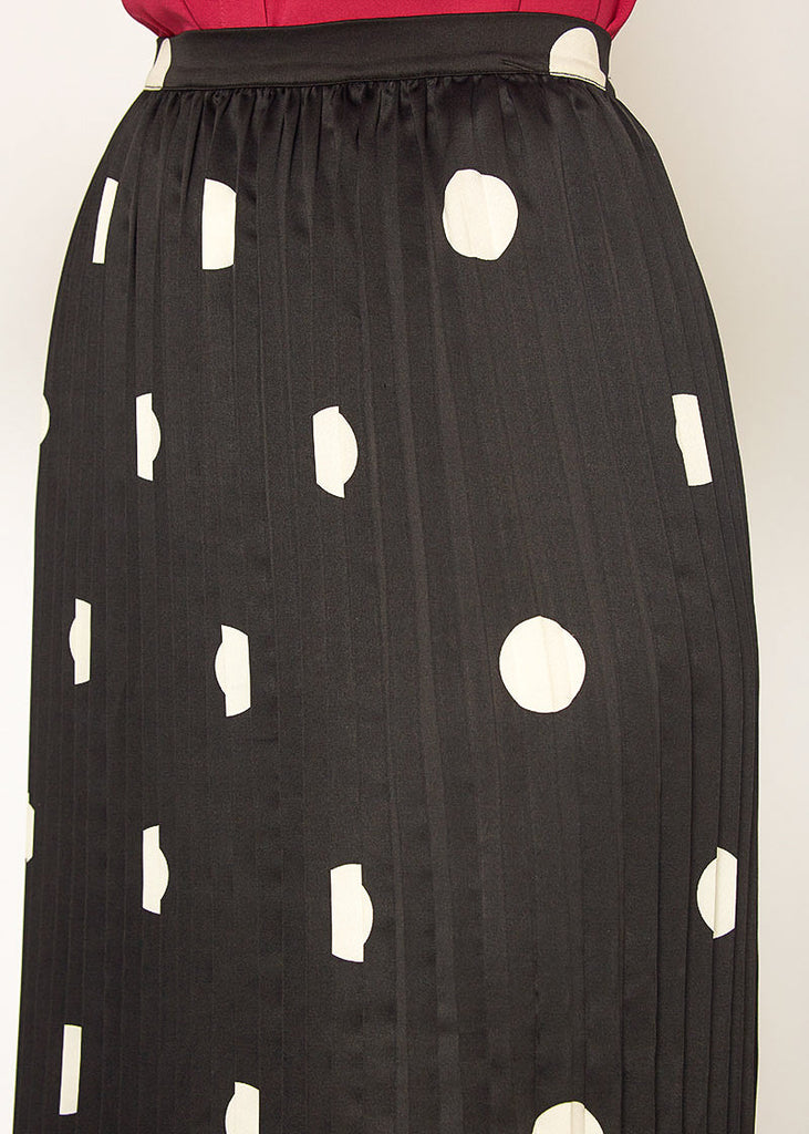 Pleione Pleated Polka Dot Midi Skirt In Black